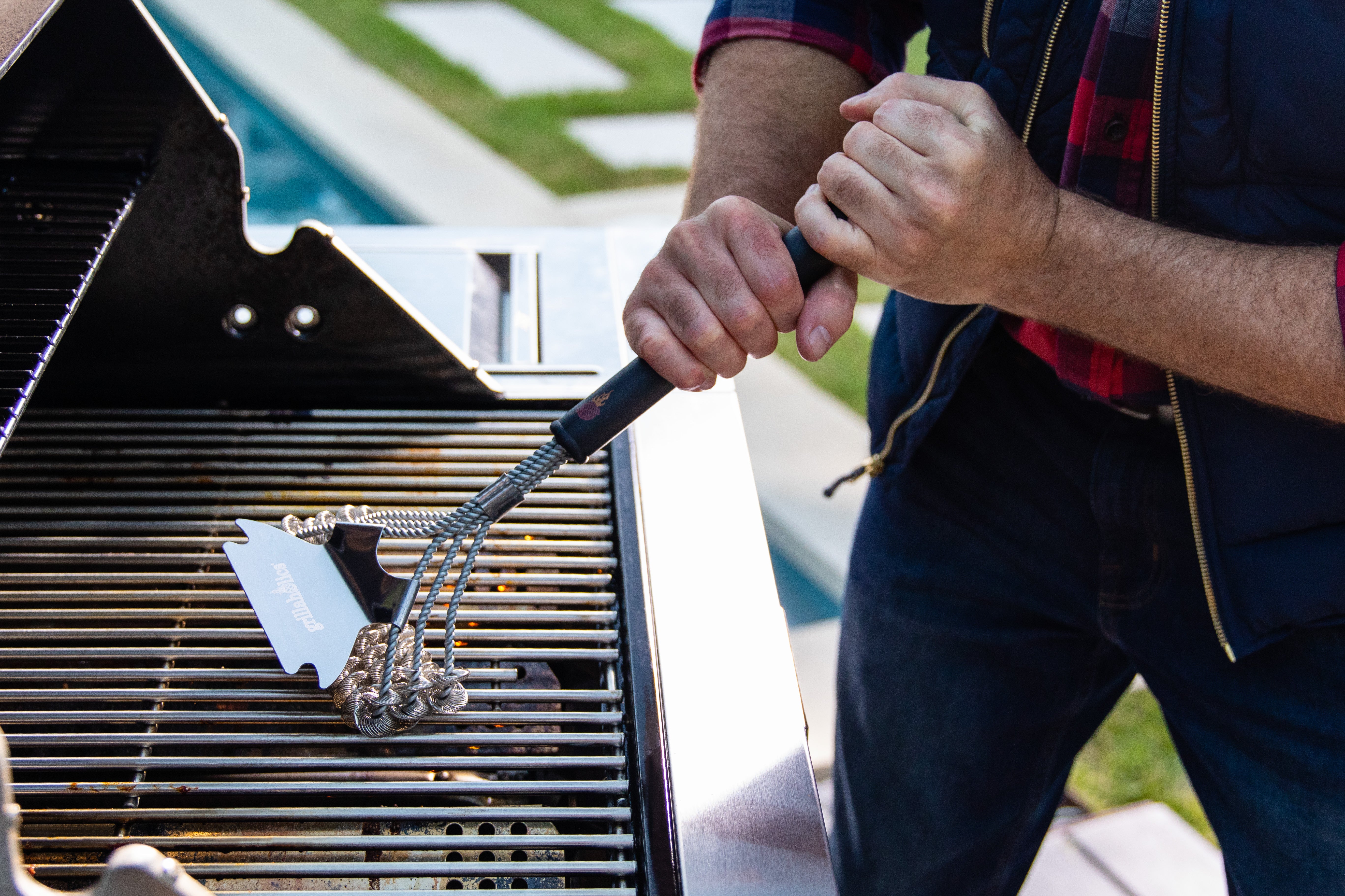 Fuller Brush Barbecue Grill Brush - Heavy Duty Cleaning Scrub w/ Nylon Bristles & Handle - Safe for Stainless Steel, Porcelain & Ceramic Grilling